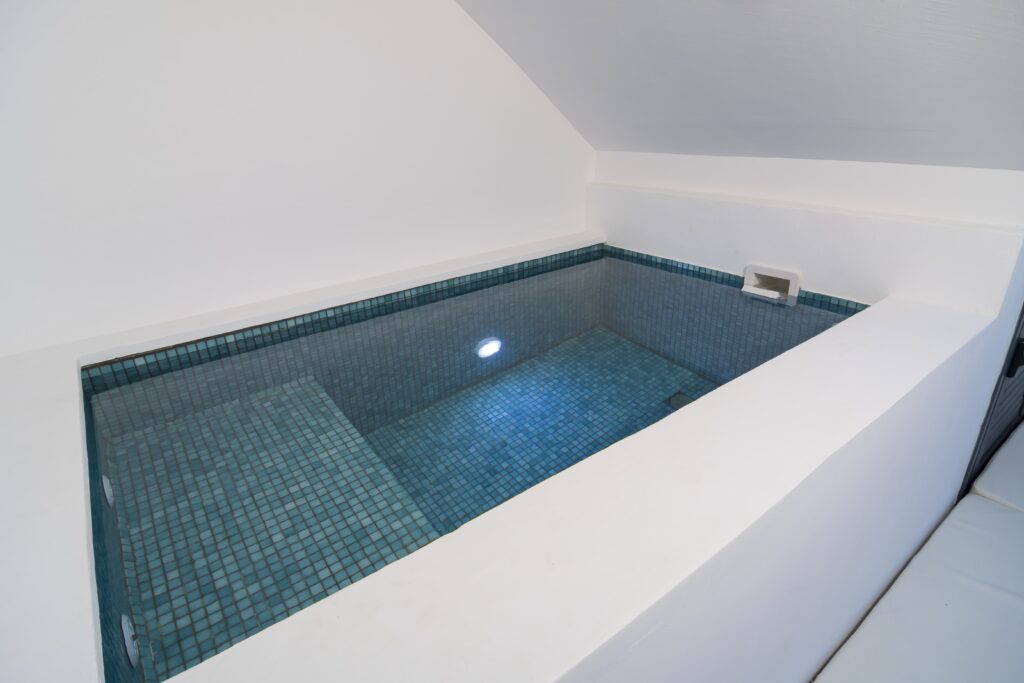 Spiral pool